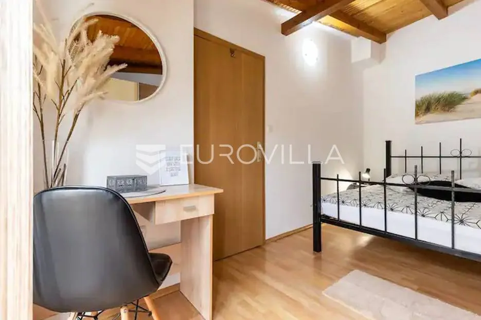 istra, pula - veli vrh, dvije samostojeće prizemnice sa bazenom nkp 50 m2 i 90 m2 - slika 11