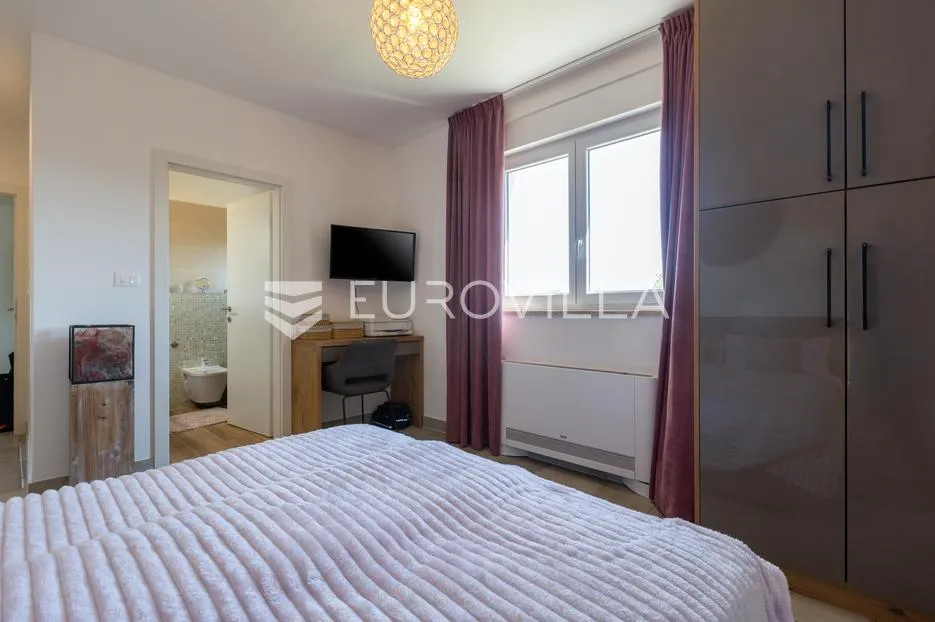 istra, tar, kamena vila s bazenom - slika 29