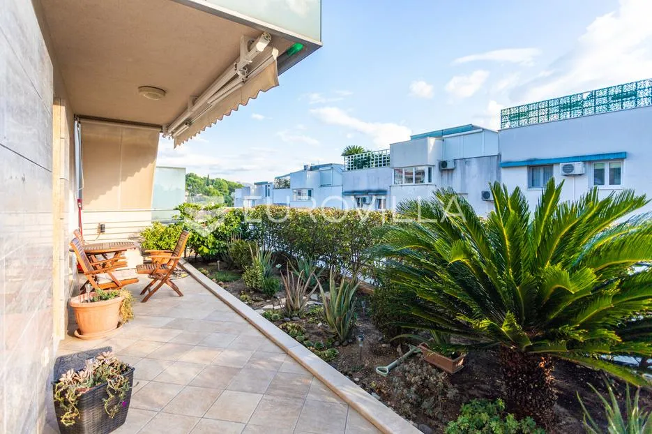 split, pazdigrad, prostran dvosoban stan 142 m² s garažom i uređenim dvorištem - slika 16