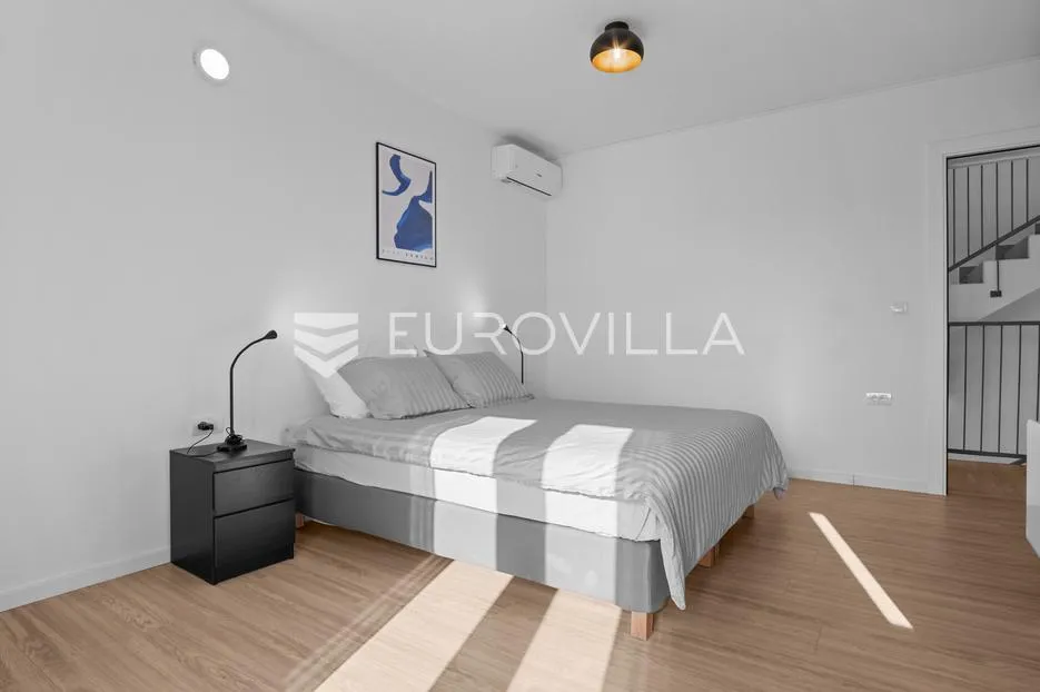 istra, poreč, dvojna kuća 180 m² s 4 spavaće sobe i 3 parkirna mjesta - slika 11