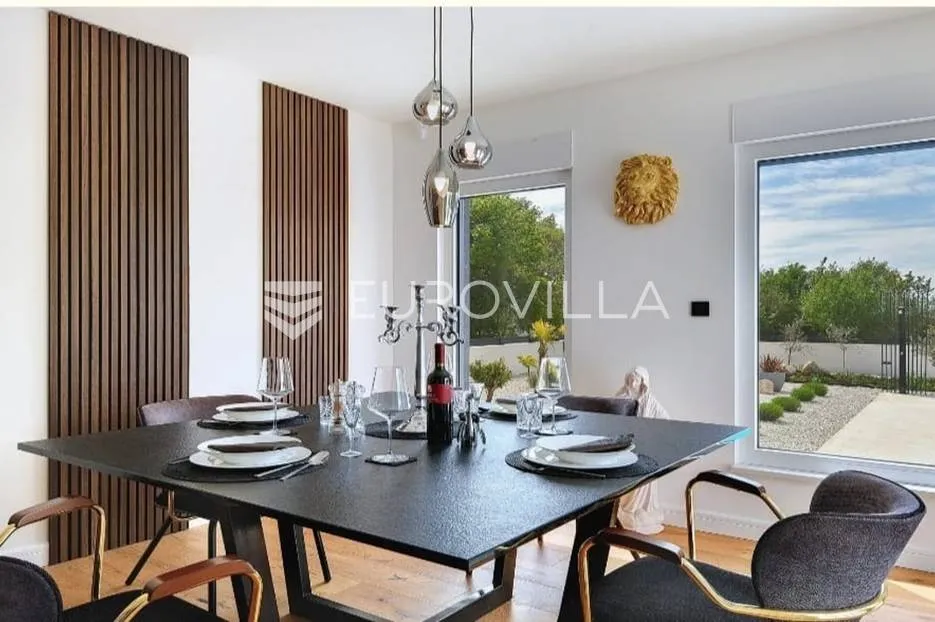 istra, krnica, prekrasna moderna vila od 135 m² na velikoj uređenoj okućnici - slika 10
