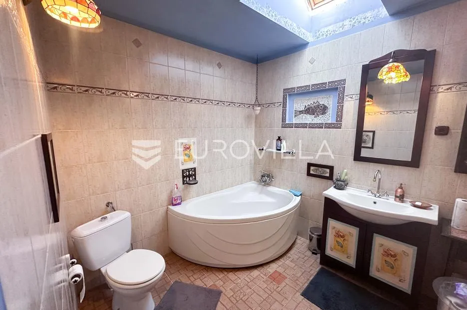 vinkovci, centar, 249.54 m² kuća na 3 etaže pomoćna zgrada te garaža - slika 6