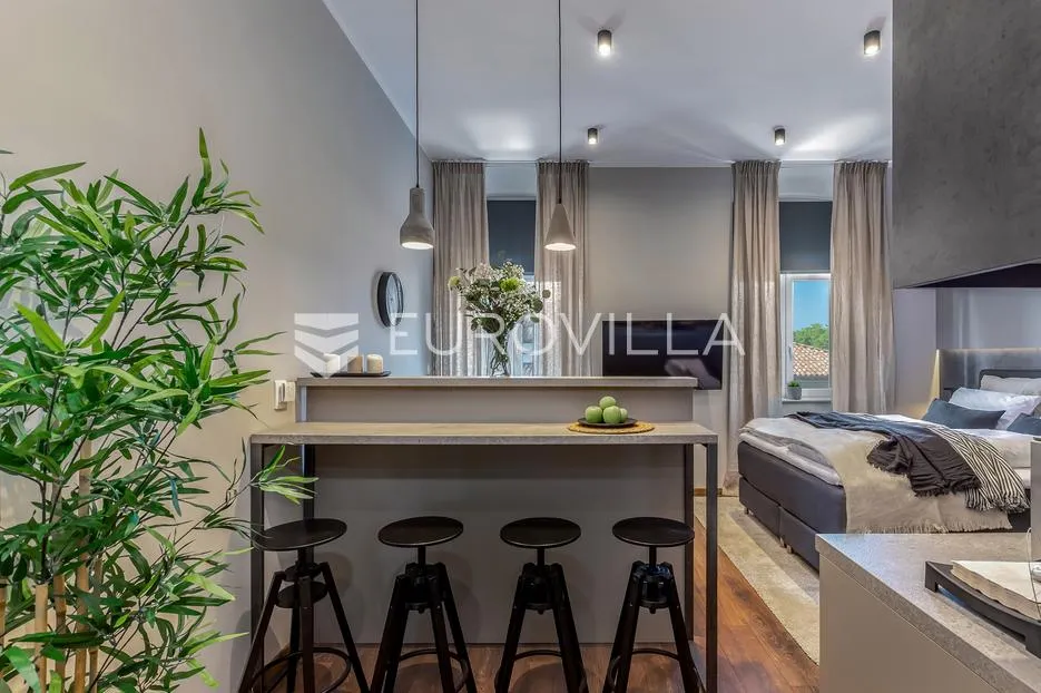 rijeka, centar, novouređen luksuzan stan nkp 78 m2 s tri apartmana - slika 7