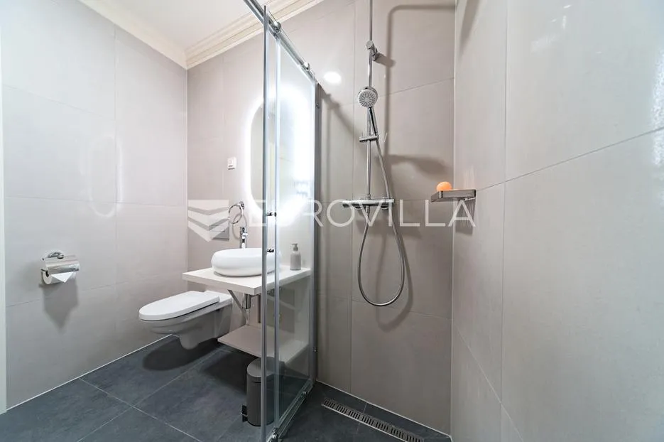osijek, tvrđa, tri uhodana apartmana 68 m² - slika 23