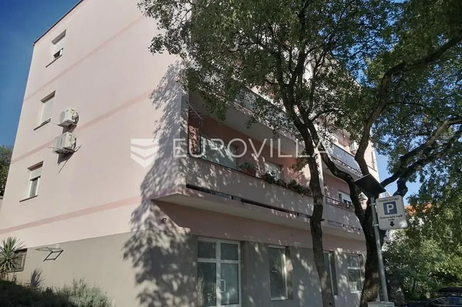 novi vinodolski, dvosoban stan 57 m², samo 150 m od mora, balkon, pogled - slika 11