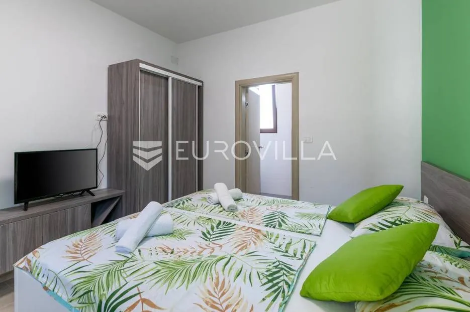 pula, apartmanska kuća s bazenom na uređenoj okućnici, 350 m od mora - slika 24