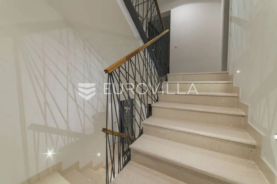 trogir, luksuzna vila s bazenom, nkp 368 m2 - slika 82