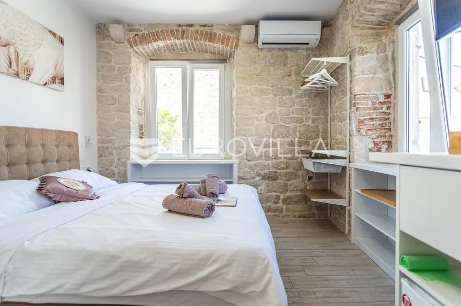 trogir, tri studio apartmana u centru grada - slika 2