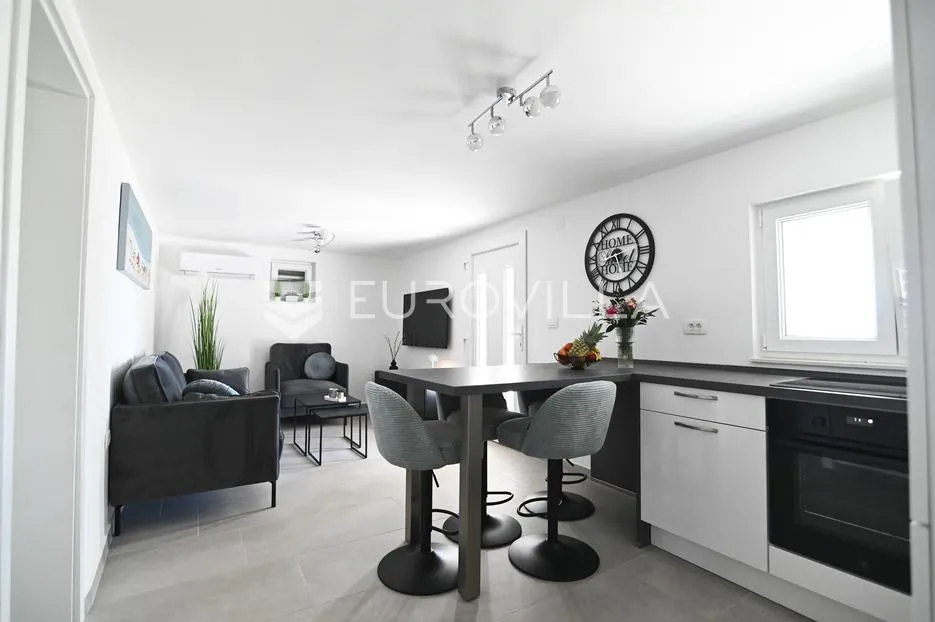 karlobag, cesarca prekrasna vila s bazenom uz more 240 m² - slika 10