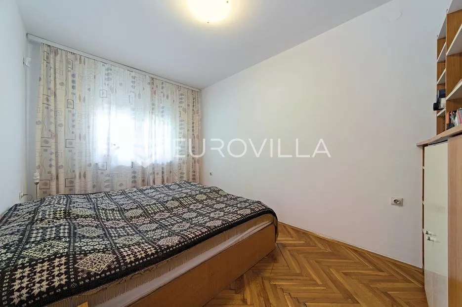osijek, retfala, prodaja prostrane obiteljske kuće s garažom i uređenim dvorištem, površine 382 m² - slika 11