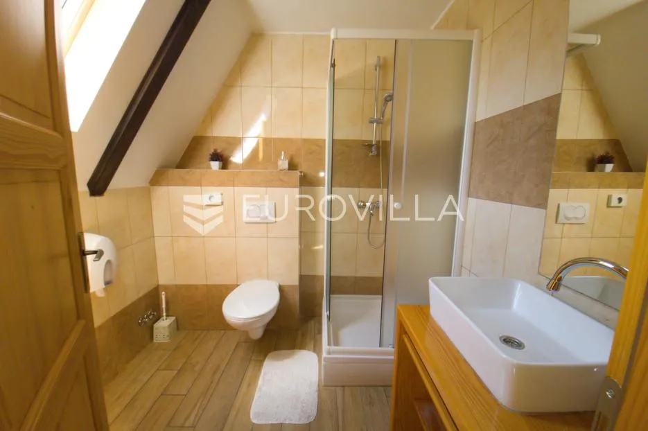 plitvička jezera, korenica, dvije kuće 470 m² - slika 15