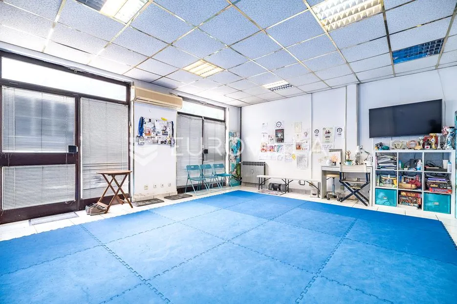 Zagreb, Malešnica, ulični poslovni prostor površine 52,40 m²