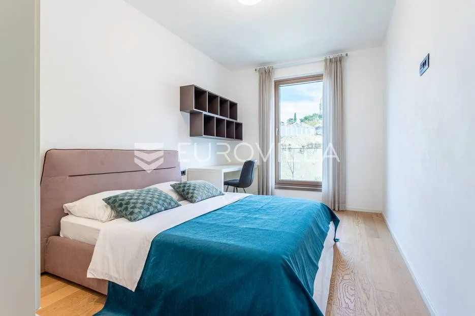 split, luksuzan i prostran stan u zgradi bel etage 160 m² - slika 12