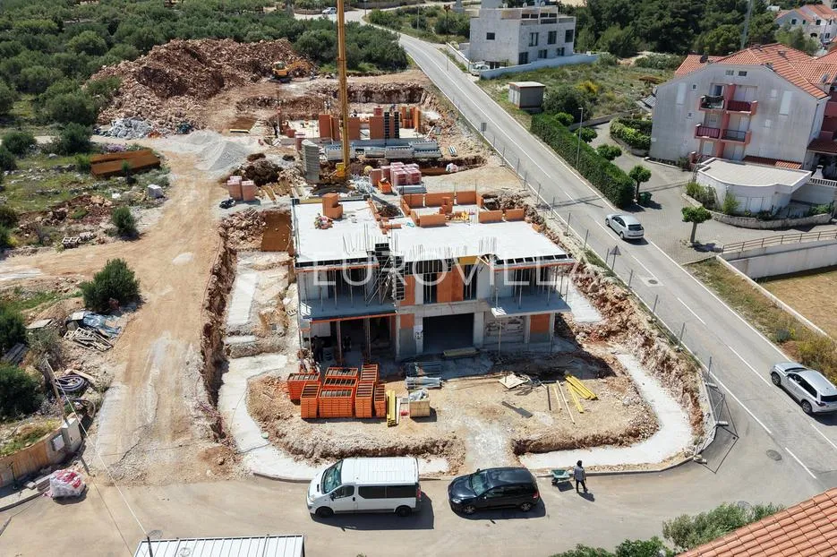 brač, supetar, dvosoban stan na prvom katu s pogledom na more - slika 23