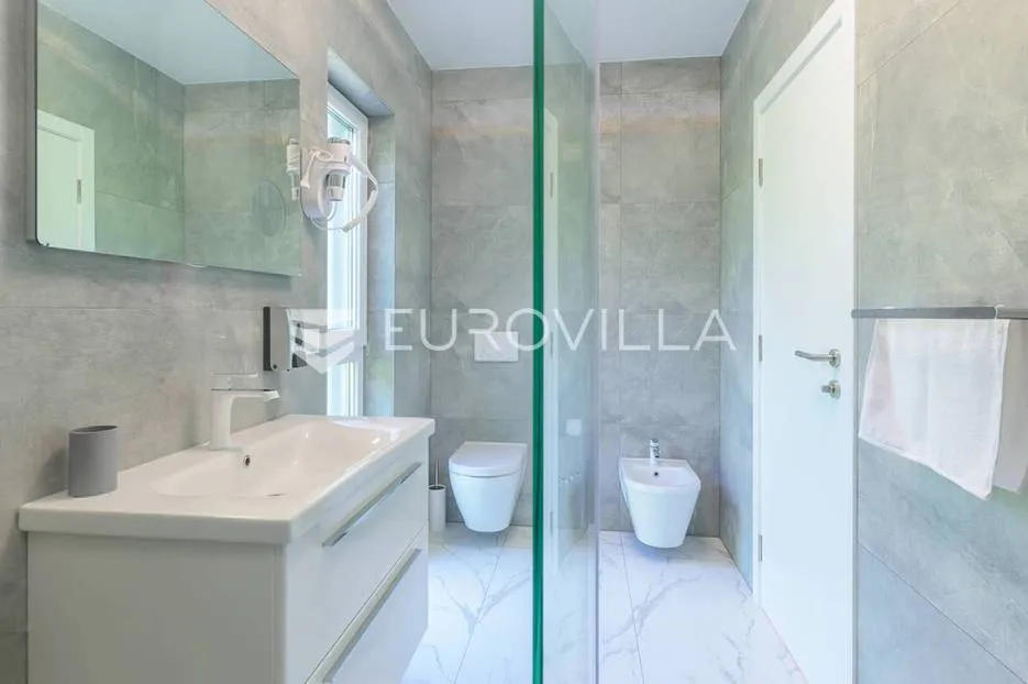 istra, juršići - prekrasna i moderna kuća 243 m2, bazen 40 m2, jacuzzi - slika 10
