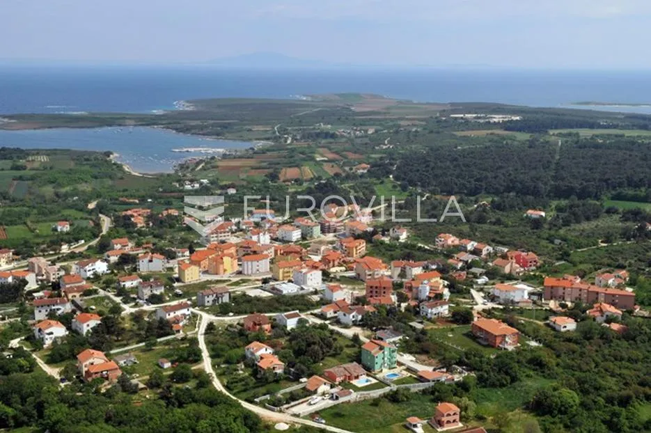 Istra, Ližnjan, građevinsko zemljište 460 m² za izgradnju dvojne ili samostojeće kuće