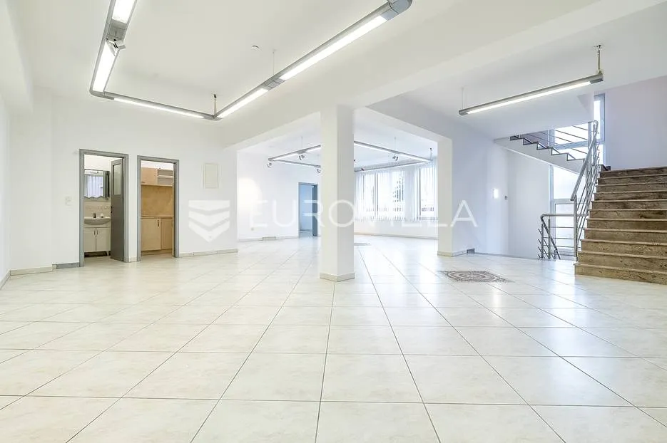 zaprešić, stambeno poslovna kuća 950m2 sa skladišnom halom, vrhunska lokacija - slika 6