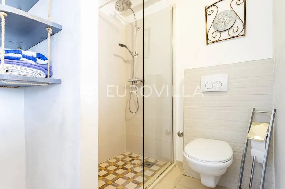 hvar, vrbanj, renovirana kamena kuća - slika 24