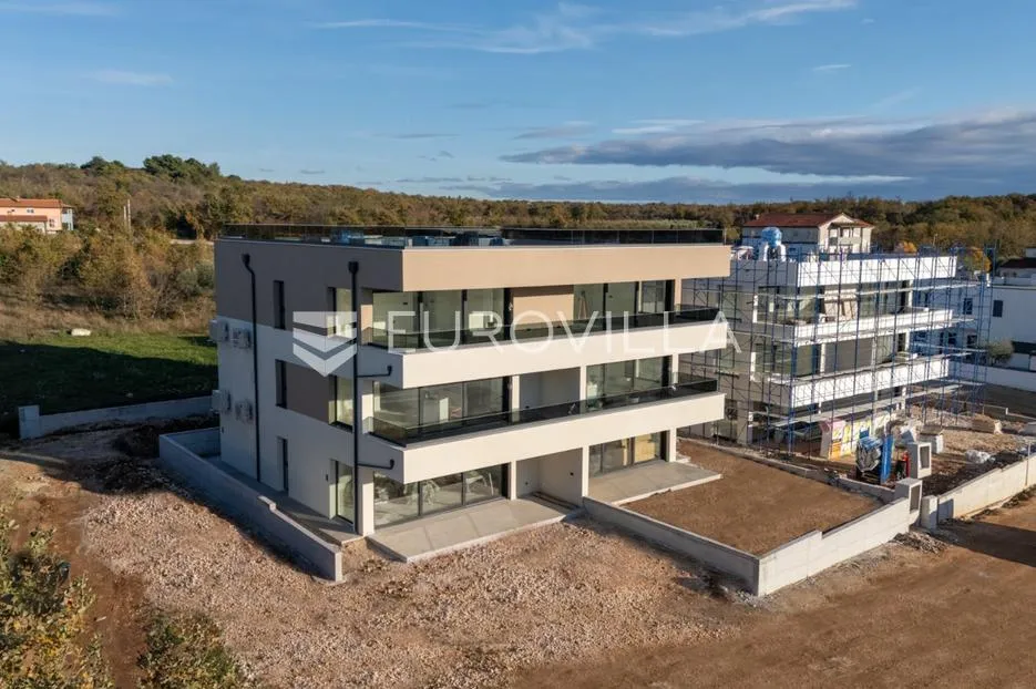 istra, poreč, novogradnja, prostrani penthouse sa krovnom terasom, odlična lokacija - slika 2