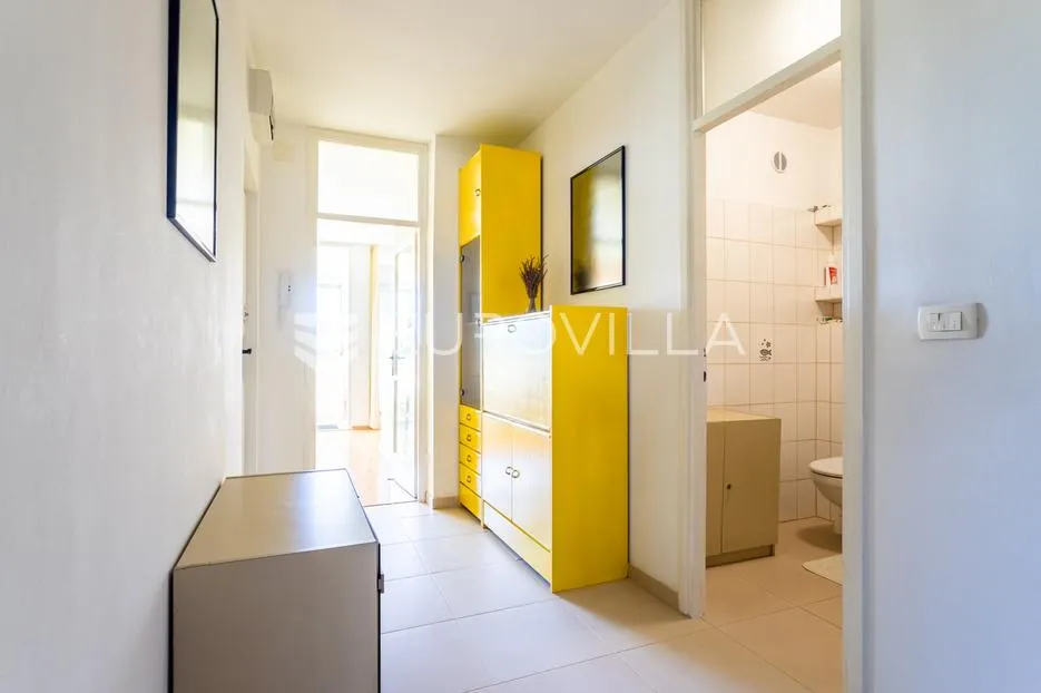 split, gripe komforan dvosoban stan 64 m² s pogledom - slika 11