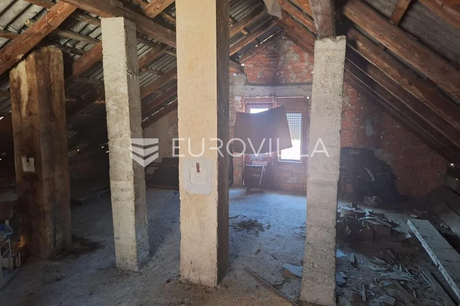 karlovac, borlin, kuća 200 m², odlična lokacija - slika 8