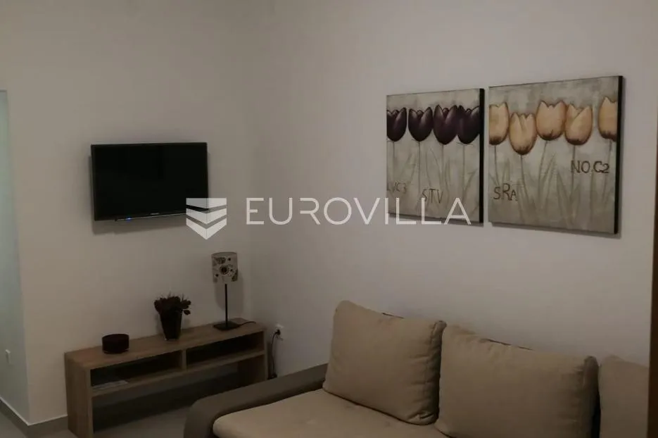 starigrad, tribanj, prostrana kuća s pogledom na more i šest apartmana - slika 40