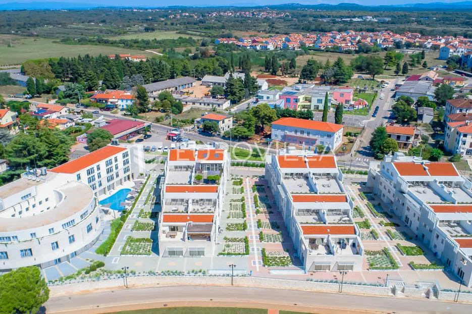 istra, umag, opremljen penthouse, velika terasa, pogled na more - slika 3
