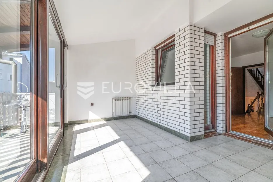 zagreb, dugave, kuća u nizu s vrtom i garažom, 206 m² - slika 12