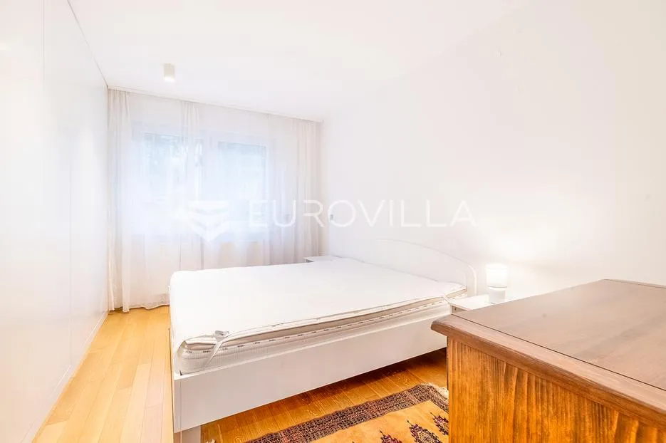 zagreb, britanski trg, prekrasan trosoban stan 80 m² - slika 5