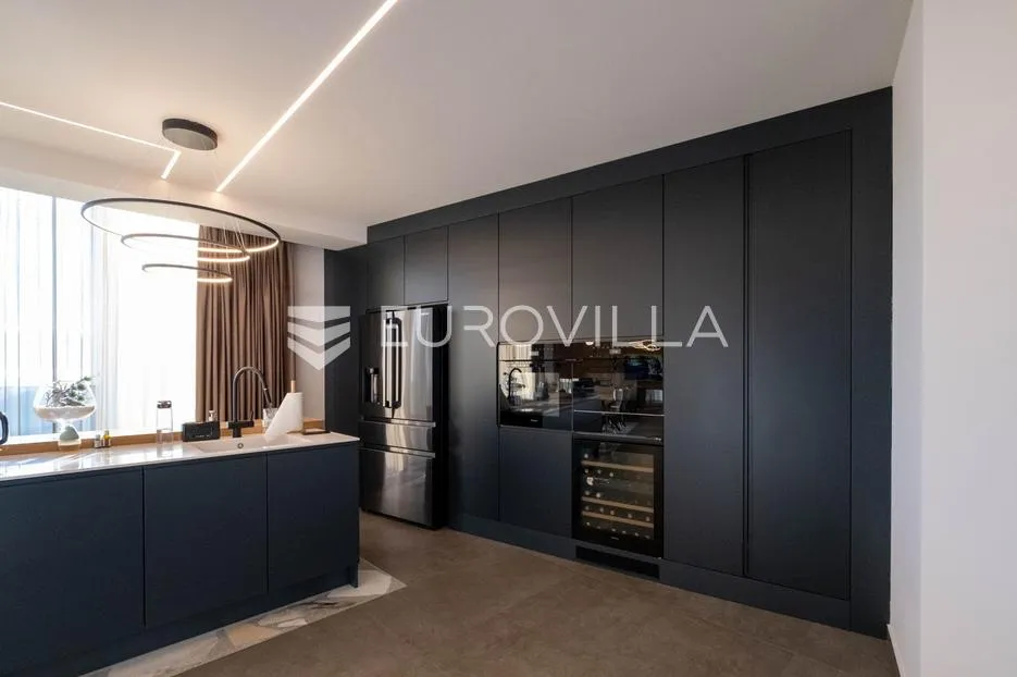 opatija, prekrasan penthause 228 m² s besprijekornim pogledom - slika 3
