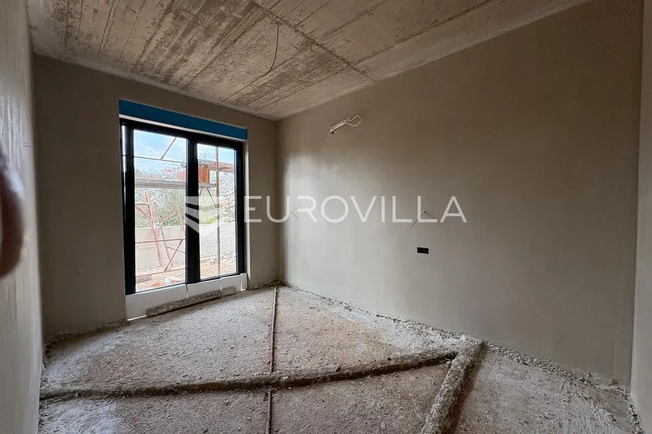 vodice, prekrasan stan s krovnom terasom i bazenom, 143,49 m² - slika 9