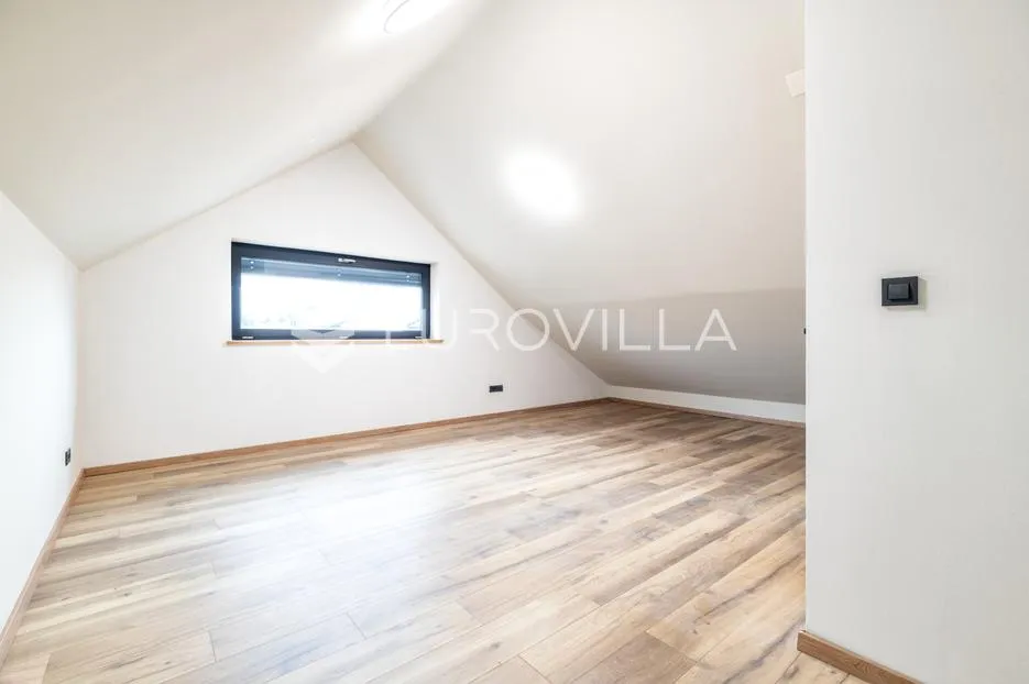 samobor, centar, kuća površine 144 m2 - slika 9