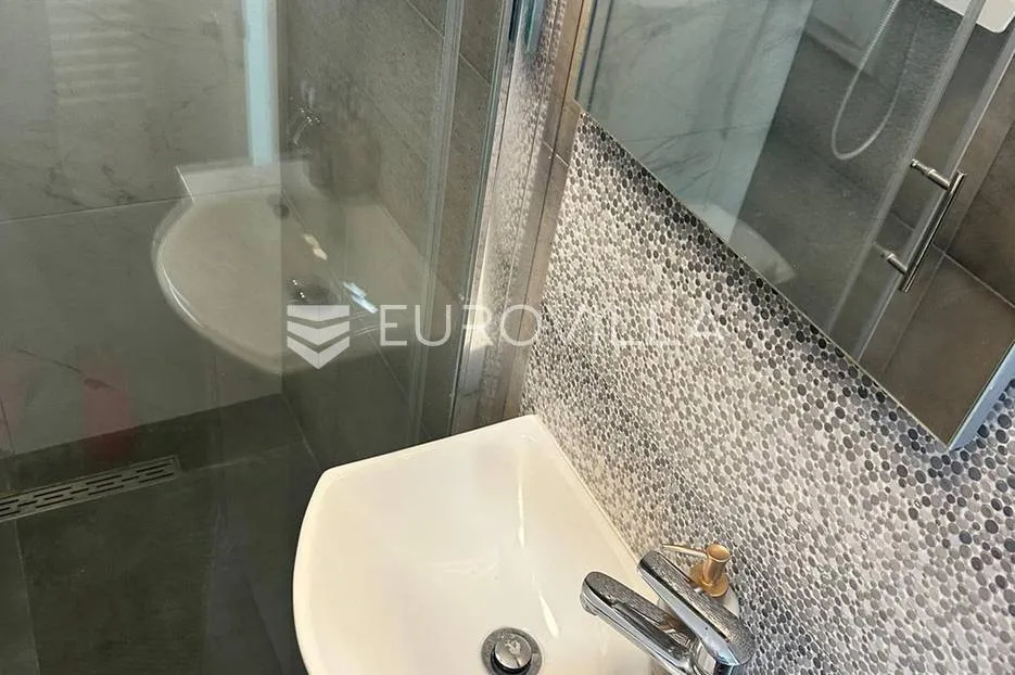 zagreb, malešnica, novogradnja, vrhunska moderna kuća 270 m² - slika 25