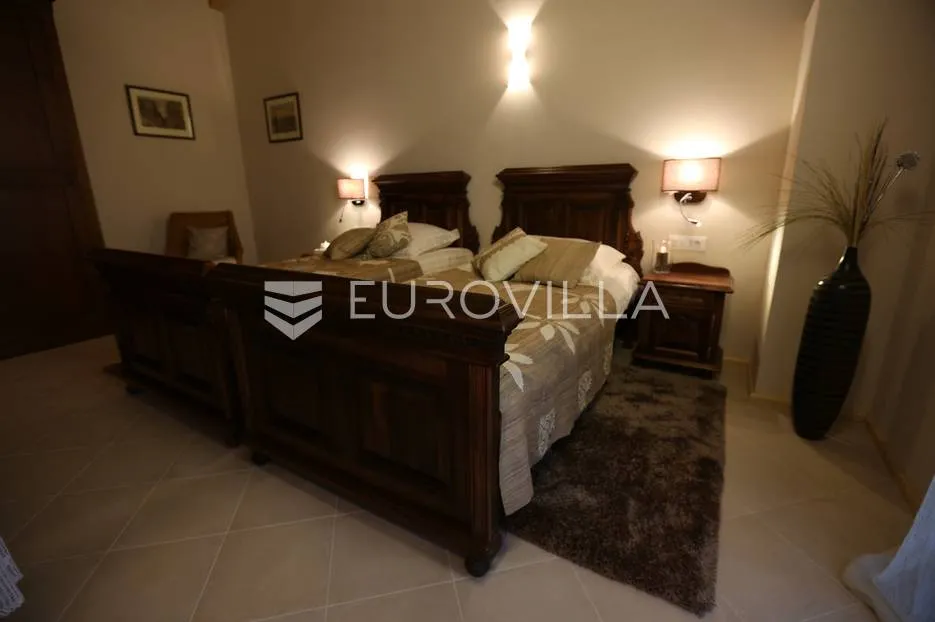 istra, savičenta, juršići, moderna vila 400 m2 na velikoj okućnici 1986m2 - slika 16