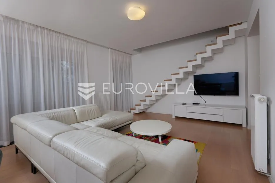 rijeka, donja vežica, peterosobni stan 186 m², dva balkona, parking - slika 2