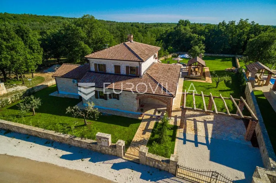 istra, višnjan, autentična istarska kamena kuća s bazenom i velikom okućnicom - slika 45