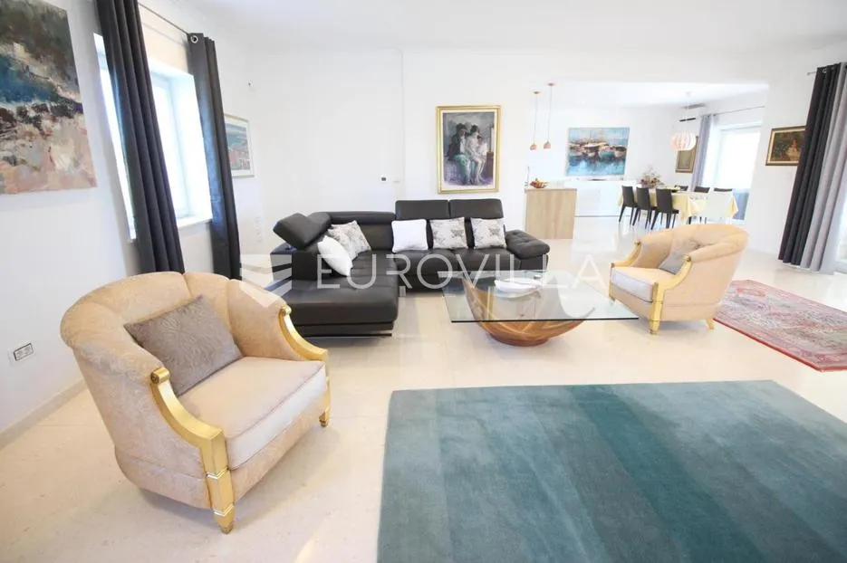 istra, kanfanar, prekrasna kuća 280 m² na velikom imanju od 1900 m² - slika 11
