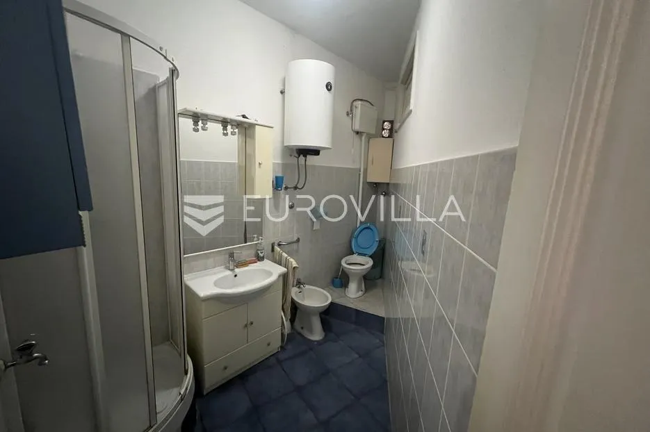 pula, kaštanjer stan u starogradnji 65 m2 - slika 7
