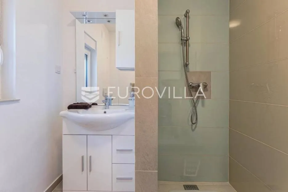 pula, apartmanska kuća na izoliranoj lokaciji - slika 36
