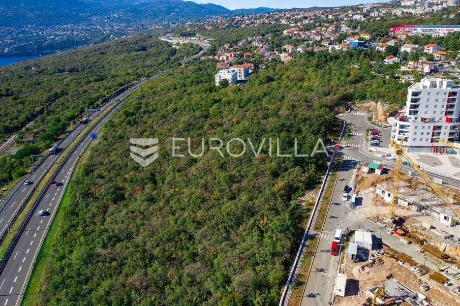 Rijeka, Martinkovac, građevinsko zemljište površine 2002 m² za stambenu zgradu
