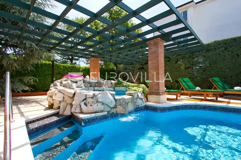poreč, ekskluzivna vila s 430 m2, atraktivna lokacija - slika 15