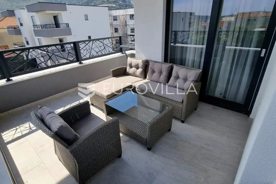 trogir, moderan stan s parkirnim mjestom - slika 12
