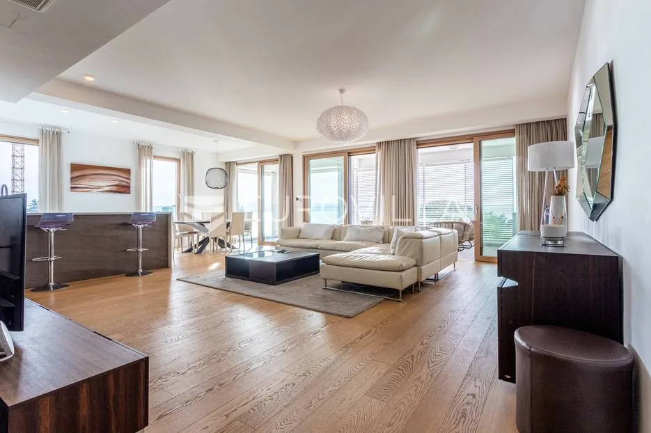 split, luksuzan i prostran stan u zgradi bel etage 160 m² - slika 4