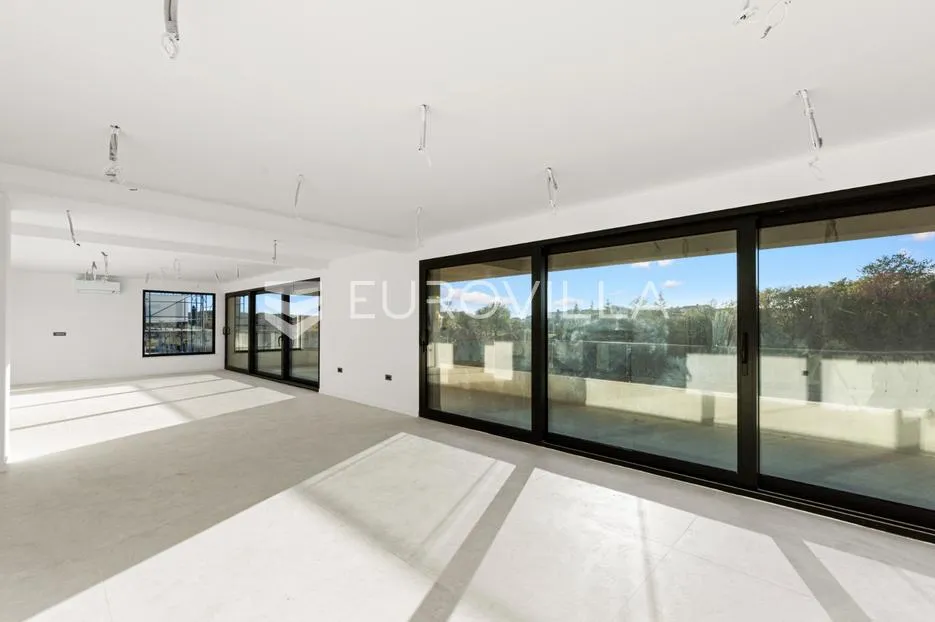 istra, poreč, novogradnja, prostrani penthouse sa krovnom terasom, odlična lokacija - slika 3