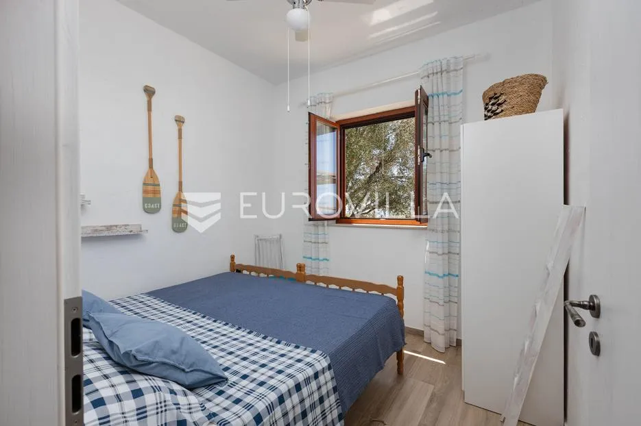 jablanac, prvi red do mora, mediteranska oaza s bazenom u parku prirode velebit - slika 20