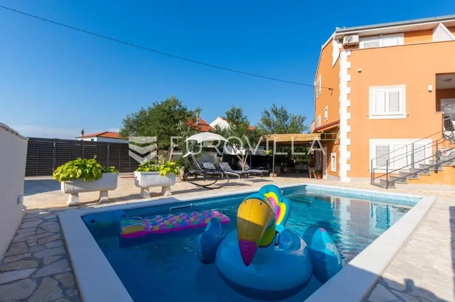 zečevo rogozničko, prekrasna apartmanska kuća s bazenom, 236 m² - slika 3