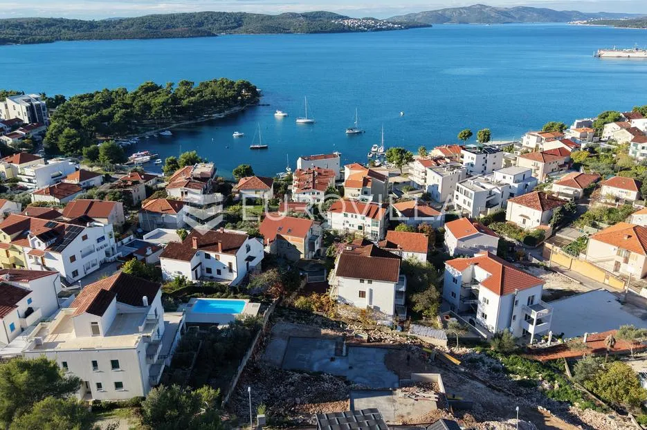 trogir, čiovo, dvosoban stan s krovnom terasom parkirno mjesto - slika 8