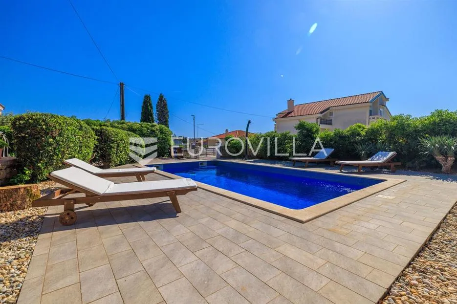 krk, punat, samostojeća kuća s dva apartmana po 100 m², studio apartman, bazen, garaža, sauna - slika 3