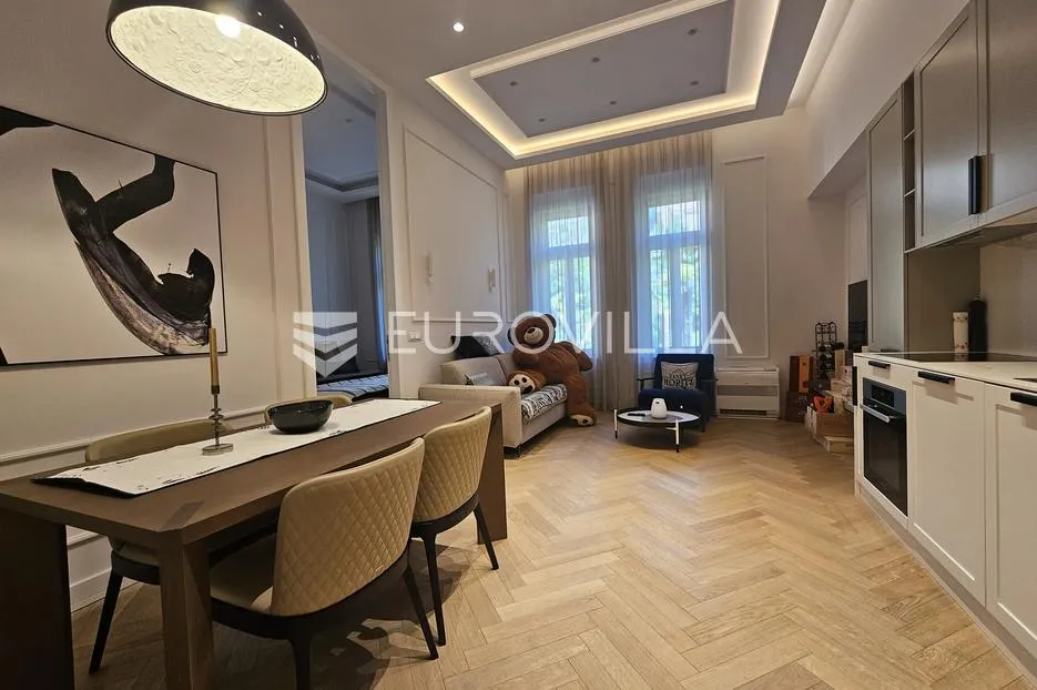 Opatija, luksuzan novouređen stan u prvom redu do mora NKP 56.18 m2 - Opatija - Centar
