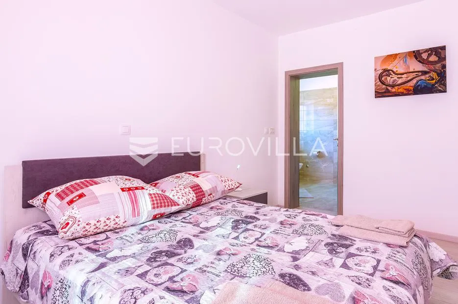 istra, medulin, velika samostojeća kuća sa 7 apartmana 100 m od mora - slika 47